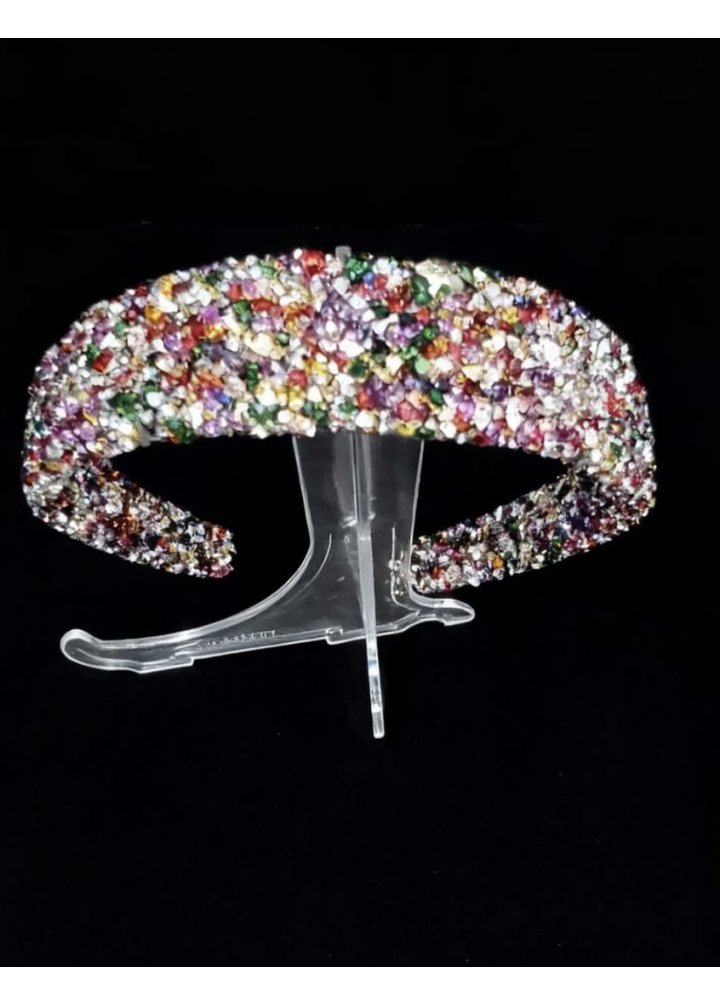 KirLiNova Çok Renkli Taşlı Geniş Taç – Altın Tonlu El Yapımı Özel Tasarım -Renkli