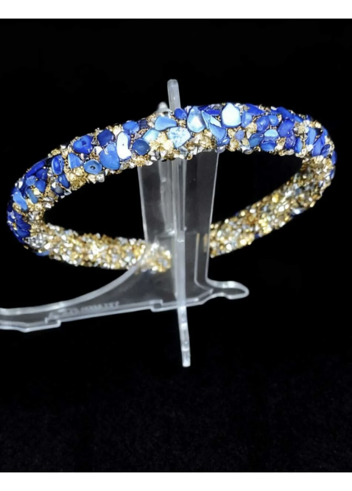 KirLiNova Mavi & Gold Taşlı İnce Saç Tacı – El Yapımı Kristal Detaylı Şık Toka