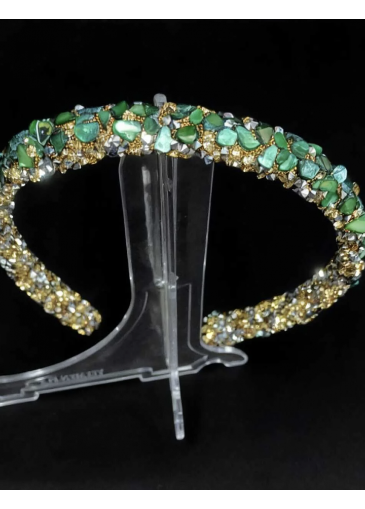KirLiNova Yeşil Taşlı İnce Taç – Altın Tonlu El Yapımı Özel Tasarım Saç Aksesuarı